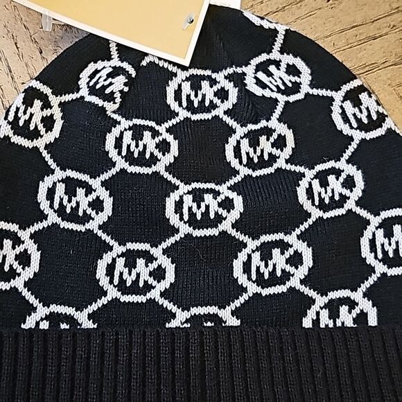 Michael Kors black and white beanie NWT - Picture 2 of 6